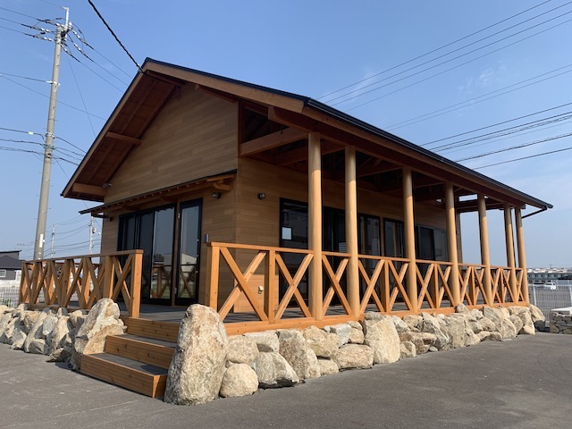 目を引くSUV専門中古車屋さんの事務所