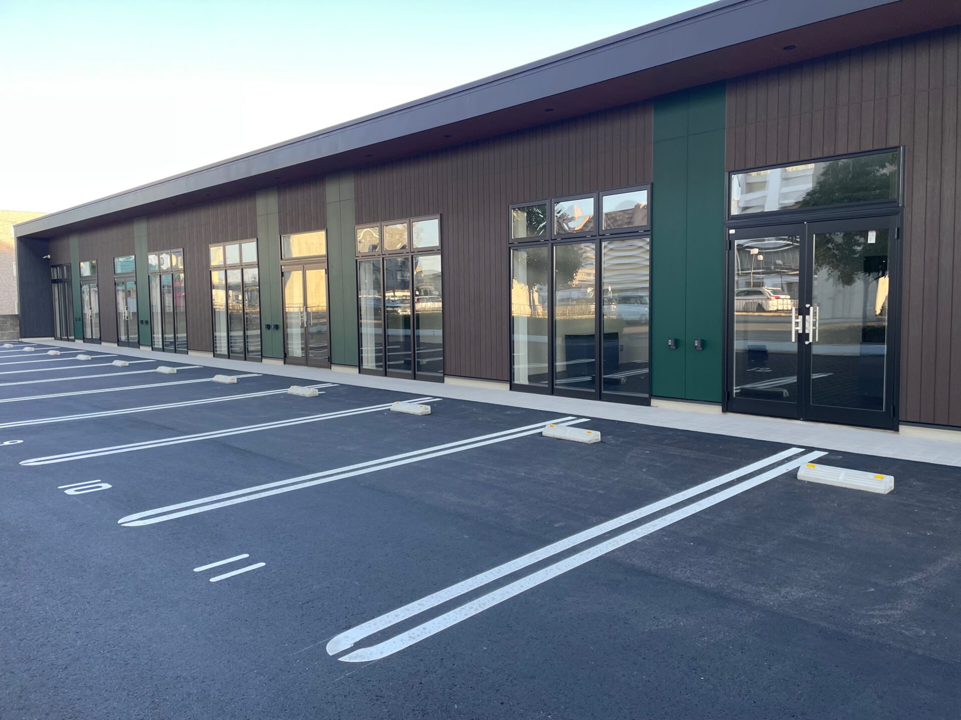 「茶×緑」大人な事務所テナント